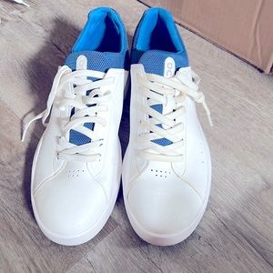 On the Roger advantage white shoes like new condition